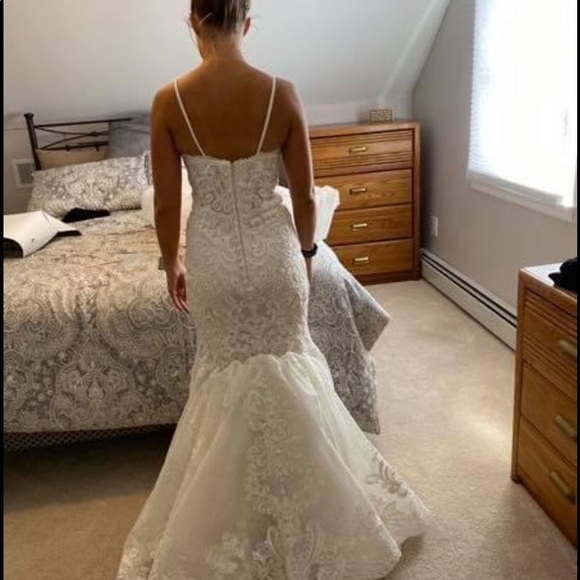 ✨ Gorgeous Allure Wedding Gown ✨ - Picture 3 of 7